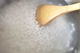 煮西米时老是会产生白心，教你一招，煮出的清爽不混沌！