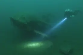 长眠于海底的二战德国潜艇残骸视频封面