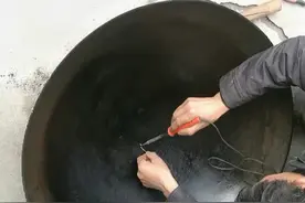 农村日常生活系列，大鼎锅破了个小洞自家修补过程，大锅修补