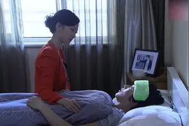 男友生病了，女友专心的照顾他，没想这时情敌上门了！视频封面
