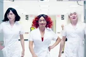 真辣眼睛，这三位还玩起了男扮女装，可怎么感觉他还怪好看的！视频封面