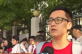 为了讨个好彩头！2019年上海中考昨日开考，家长穿旗袍送考