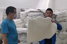 义乌库存商贸，羊羔绒地毯12块，宜家同款零售90多？视频封面