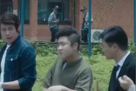 一群小伙整蛊老师：下泻药，马桶封保鲜膜……老师反击战告捷！视频封面