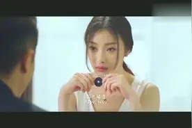 女友一起床就开始化妆，怕是从未见过美女素颜吧视频封面