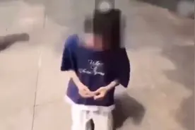 江苏宜兴一女孩被逼下跪喊爸爸，施暴者：报警他们也找不着我视频封面