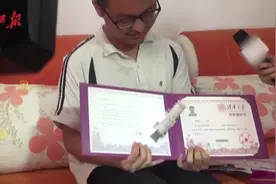 武汉高考录取通知书开始投递，他收的这封来自“清华”！