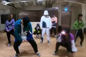 张艺兴在SM练习室超燃踩点视频封面