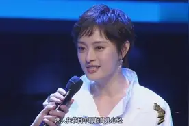 金星夸孙俪：你长得真漂亮，她脱口一句话，全场都起身鼓掌视频封面