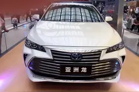 白色丰田亚洲龙，2.5升双擎豪华版，比凯美瑞更帅视频封面