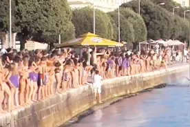 禁止佩戴手表的城市，每年三千人集体跳海却从不缺游客视频封面