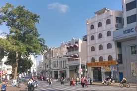 解放西是海口著名的商业街，以前不论早晚都游人如织，如今这样了视频封面