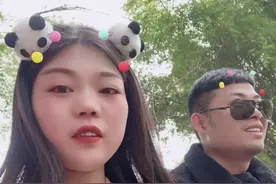 四川成都大熊猫繁育研究基地，熊猫宝贝太可爱了，好想抱一只回家