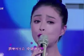 这首歌为樊胜美量身打造的歌曲，蒋欣现场再次演唱，感动全场视频封面