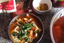河南美食烩面，教你们做卤汤，吃着那叫一个过瘾视频封面