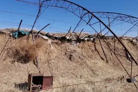 辽宁锦州人，买下内蒙古草场，投资百万盖蔬菜大棚，今沦为废土堆