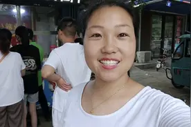 揭秘美食：一群排队吃鸭的人们！为啥这么多人都爱吃？