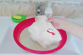 毛巾用久了发黄发硬不要扔，一个方法就能让它变的像新的一样！视频封面