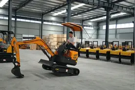 启动挖掘机，10人做8人错，跟老司机学绝招，真是简单又方便