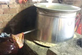 酒是粮食精，越喝越年轻！米酒怎么酿出来的？揭秘米酒酿造全过程视频封面