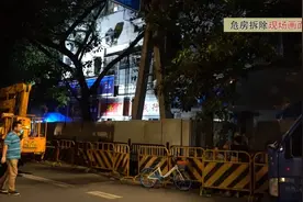 广州一居民楼疑地下施工变危房，深夜紧急撤离，未协商完就开拆视频封面