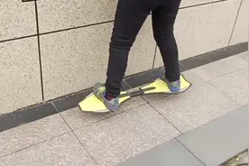 大老娘们第一次学滑板，学的实在无语了，我特妈的法克视频封面