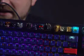 老外定制键盘，扑面而来的土豪气息，键帽实在太奢华了