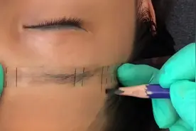 妹子眉毛比较淡，做了个永久性纹眉后，颜值增加了很多视频封面