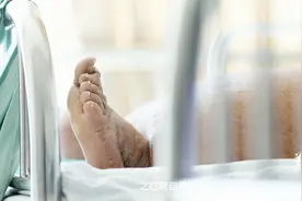 蚊子叮咬导致“大象腿”！自杀未遂的他却迎来了爱情和手术机会！视频封面