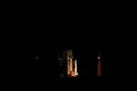 终于飞了！20点45分，文昌，长征五号发射东方红五号通信卫星视频封面