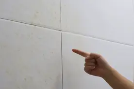 不管瓷砖多脏多黑，不用一滴水，还你崭新白净瓷砖，好方法抓紧学视频封面
