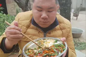 不辣今天做爆辣回锅肉，酱香味十足，一盆米饭一下子就没了视频封面
