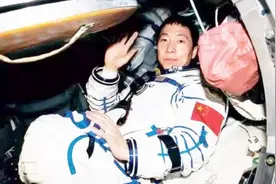 杨利伟曾在太空被“外星人敲窗”？10年真相揭开：庆幸捡回一条命视频封面