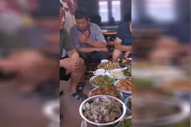 78岁老人过生日、其实就是为了跟儿女聚一聚！七大姑八大姨都来了视频封面