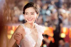 最近baby的“毒液指甲”火了！不仅好看还很显手白，小仙女心动了视频封面