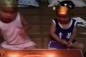 仔细看清楚，是哪位小朋友生日，看看大家的眼力见。