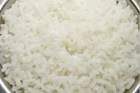 电饭锅粘锅真烦人，教你小技巧，米饭香甜好吃还不粘锅视频封面