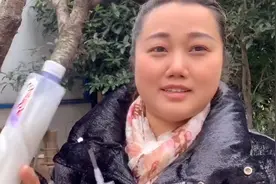 桃树生虫了，看农村大叔如何抢救？来看看视频封面