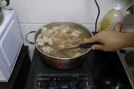 晶莹剔透的猪皮排骨冻，劲道爽滑，满满的胶原蛋白，好吃又好好看视频封面