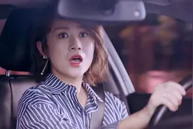 女子醉酒也要保持理智，绝对不吐自己车里，全吐外甥女名牌包里了视频封面