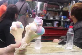 黄金十月芳姐周末到公园卖反季节硬冰冰淇淋，朋友们见过吗？视频封面