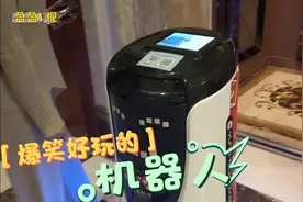 成都酒店的送餐机器人与美女对话太搞笑了，第一次遇见，太强了视频封面