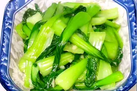 蒜蓉小青菜的家常做法，清淡爽口不油腻，做法简单，一分钟搞定。视频封面