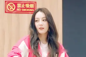 迪丽热巴熟练的捡垃圾，完全没有其他明星的娇气，获得众网友好评视频封面