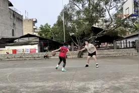 小卢跟体重190身高180的小哥斗牛，看看打得怎么样，望高手指点视频封面