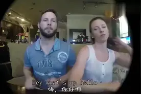 老外夫妻看中国堵车视频，直呼太疯狂了视频封面