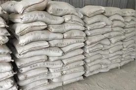 这卸车的水泥工人码包码得太好，在镇上是数一数二的