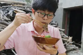 湘西九九炒小鸡，农村大爷的做法，简单又好吃视频封面