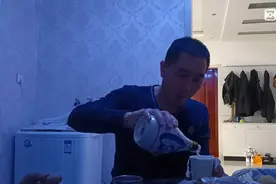 胖妞和老公十五周年纪念日，老公送惊喜胖妞又激动又感动，温馨。