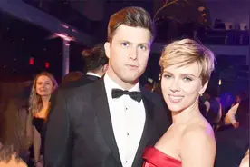 520撒狗粮！寡姐斯嘉丽与美国演员男友订婚，曾有两段婚姻视频封面